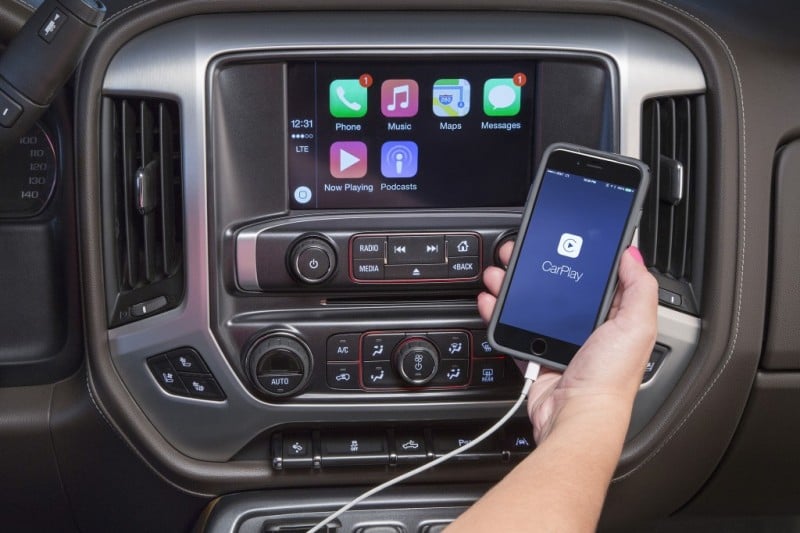 2016-GMC-Sierra-CarPlay-001-e1436987840745.jpg