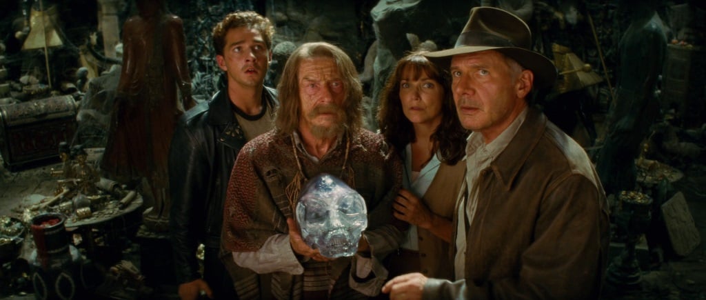 The cast of Indiana Jones and Kingdom of the Crystal Skull standing together and holding the skull The cast of Indiana Jones and Kingdom of the Crystal Skull standing together and holding the skull