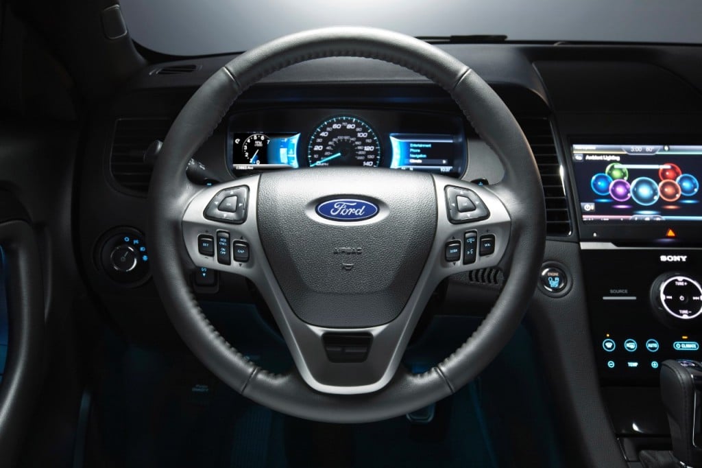 15Taurus-SHO_Steering Wheel