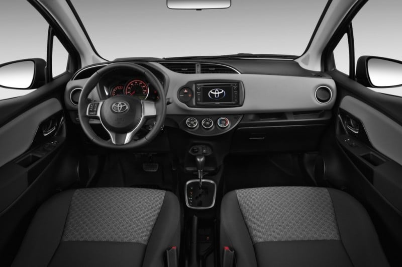 2015_Toyota_Yaris_LE_005