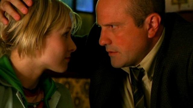 Kristen Bell and Enrico Colantoni in 'Veronica Mars'