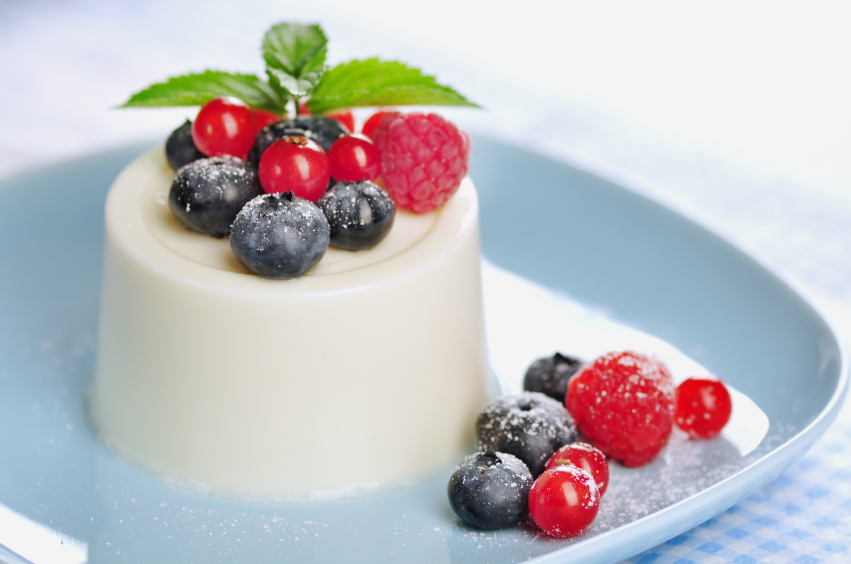 panna cotta, berries