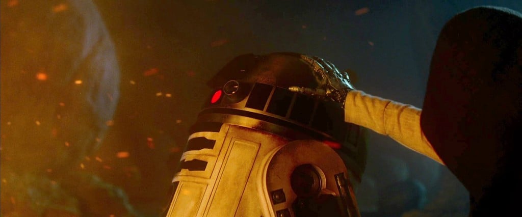 Luke Skywalker and R2-D2 in The Force Awakens