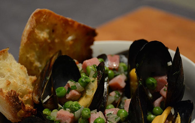 mussels with ham and peas