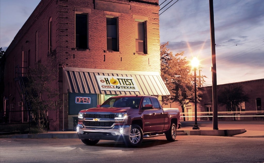 2016-Chevrolet-Silverado-LT-at-Restaurant-005.jpg