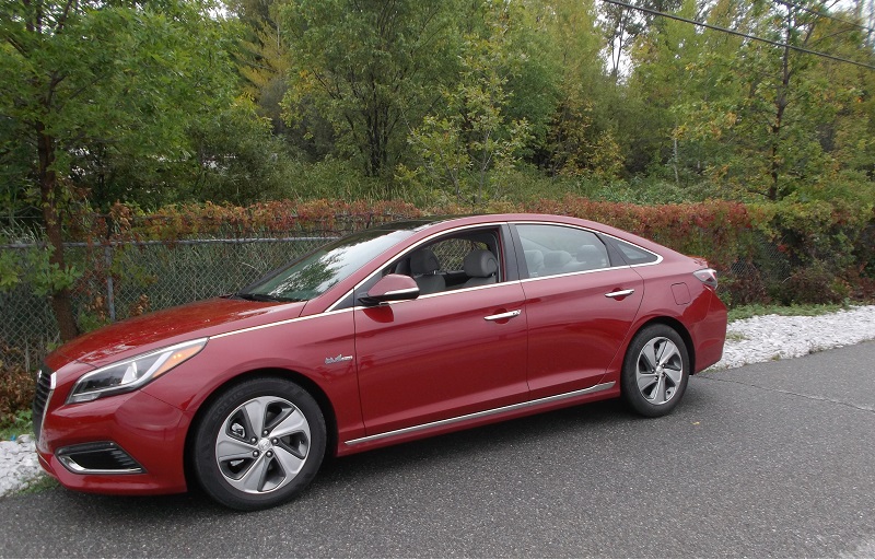 2016 Sonata Hybrid Eric Schaal/Autos Cheat Sheet