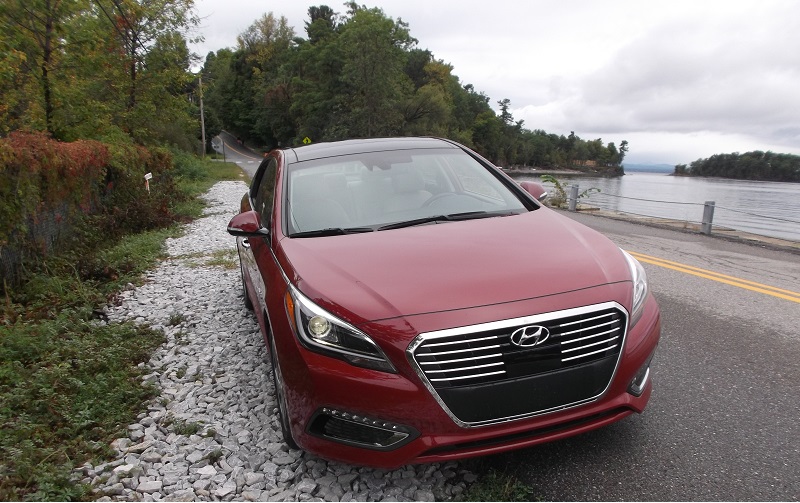 2016 Hyundai Sonata Hybrid/ Eric Schaal