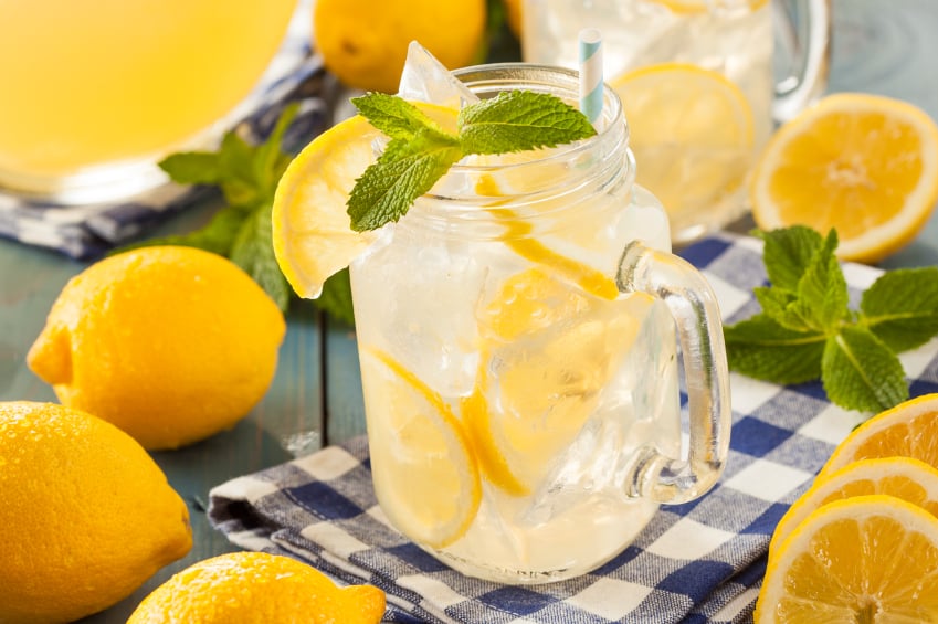 water with lemon