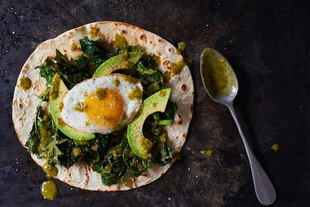 02_BR_roasted_broccoli_tostada_finished_tostadas_007_webimg