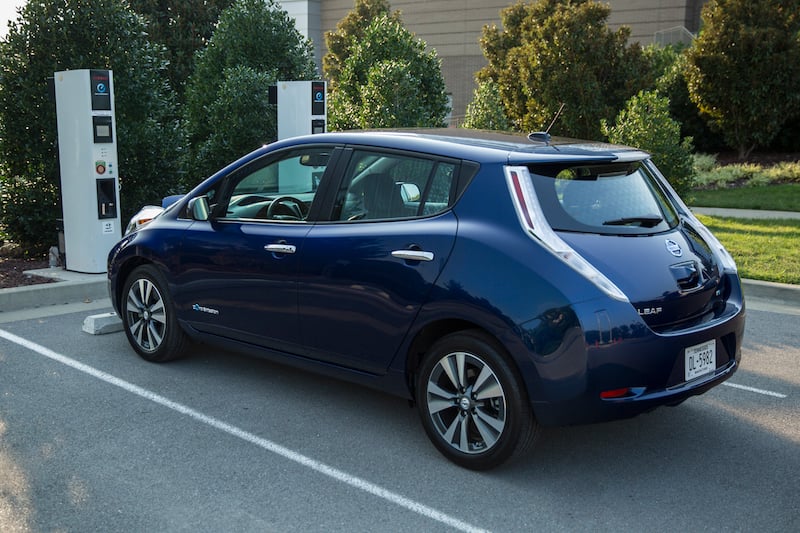 2016_nissan_leaf_09