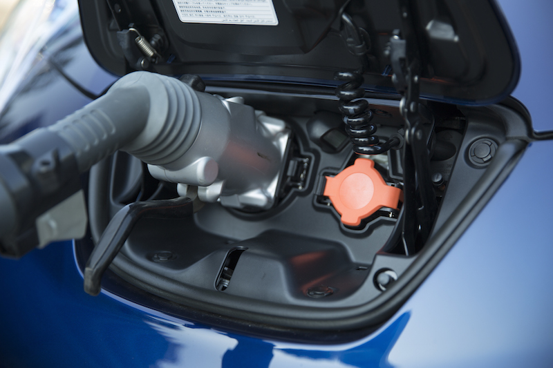 2016_nissan_leaf_15
