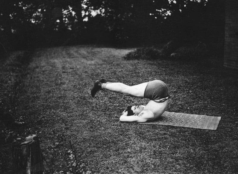 Man doing an old school exercise