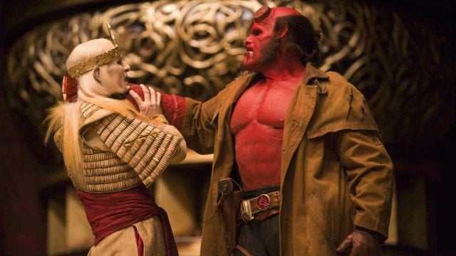 Ron Perlman as Hellboy holding Luke Goss' Prince Nuada by the neck in Hellboy II: The Golden Army