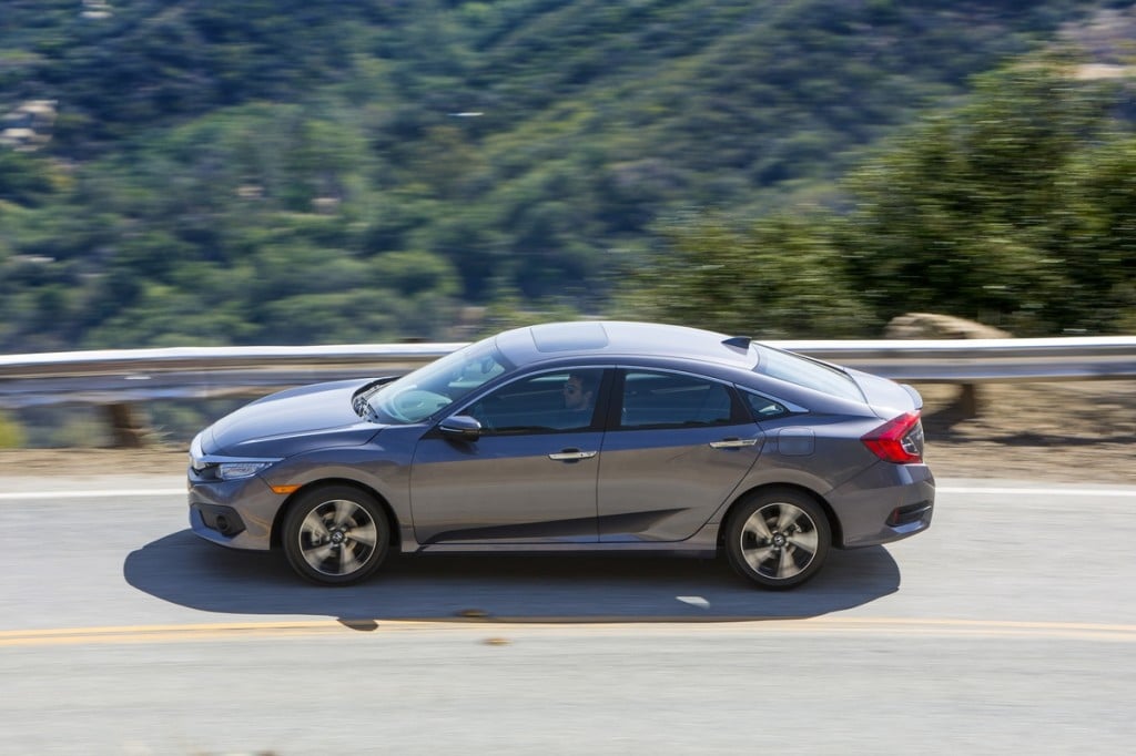 16_Civic_Sedan_057