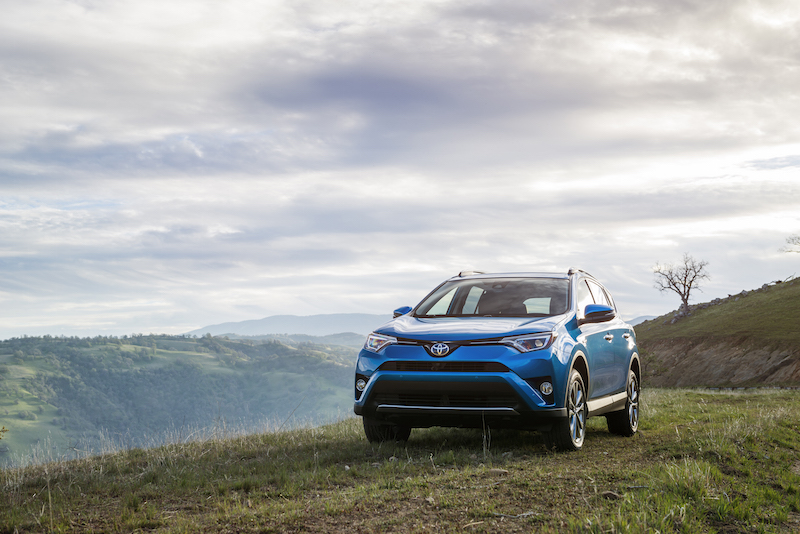 2015_NYIAS_2016_Toyota_RAV4_Hybrid_001