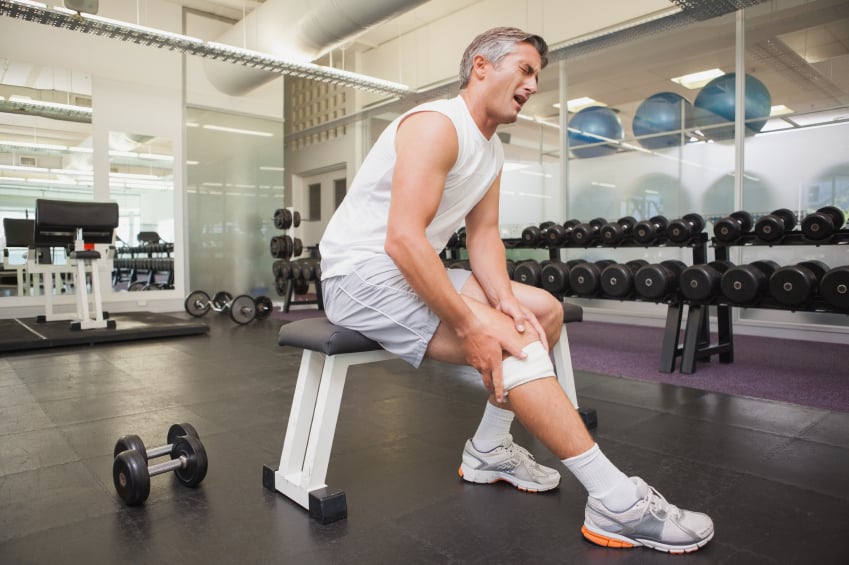 A man experiencing knee issues