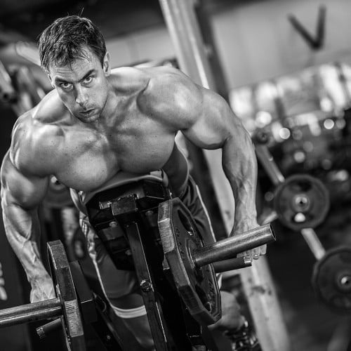 close shot of Maik Wiedenbach lifting weights in black and white