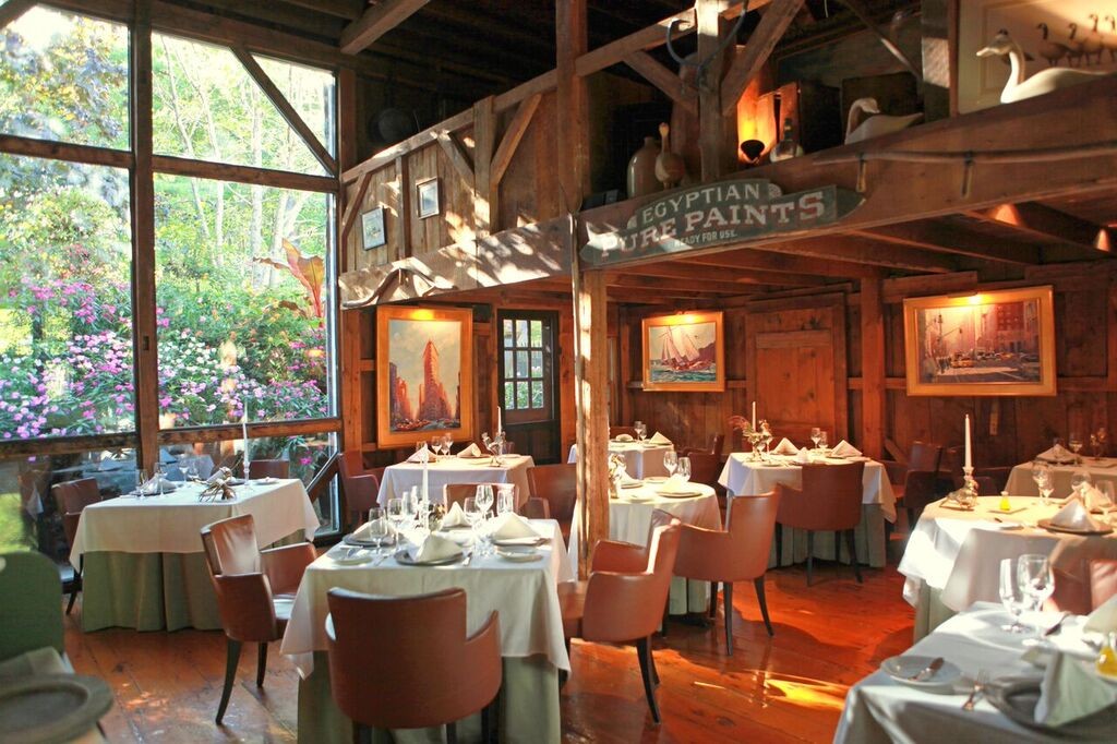 whitebarninn