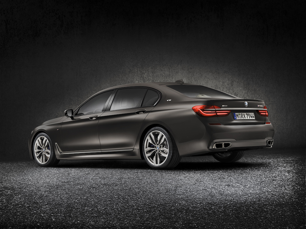 006-bmw-m760i-xdrive-1
