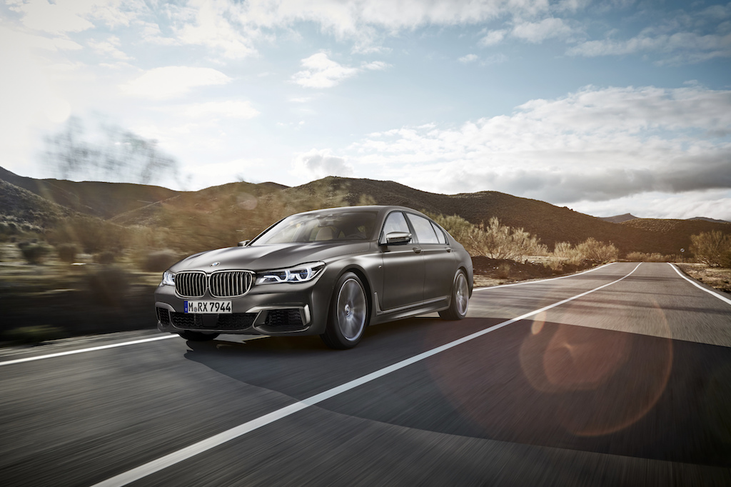 007-bmw-m760i-xdrive-1