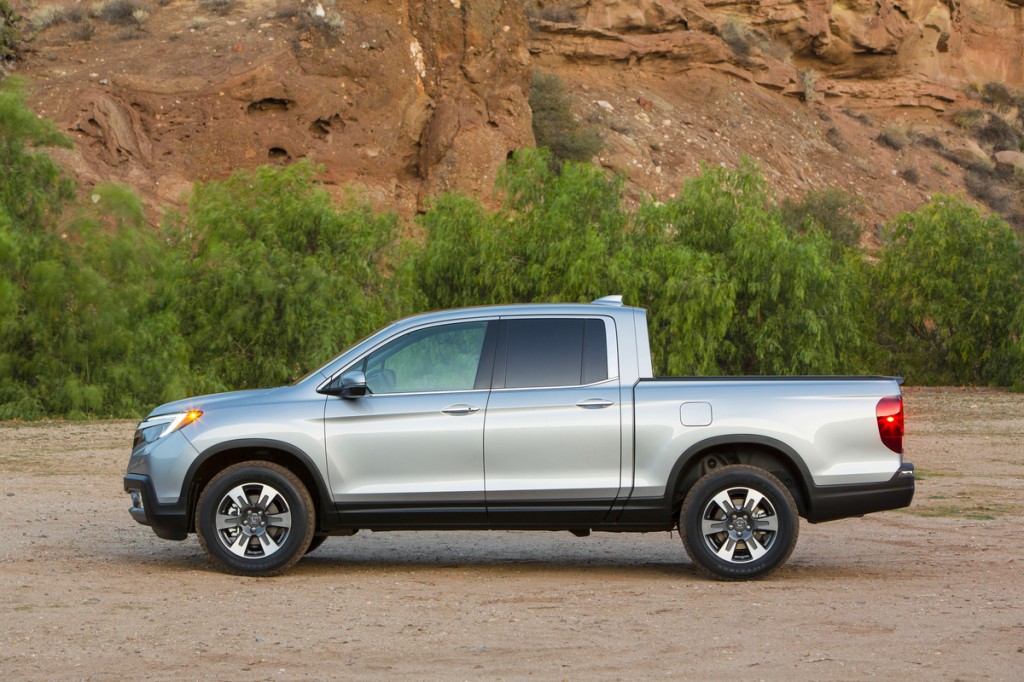 2017_Honda_Ridgeline___009
