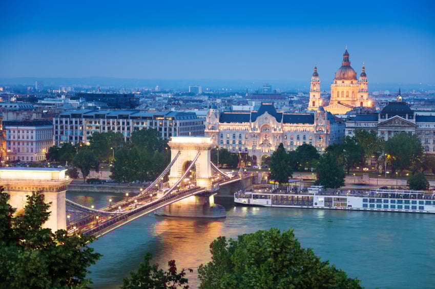 image of chain bridge, St. Stephen's Basilica in Budapest