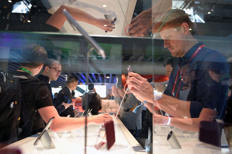 People test out smartphones