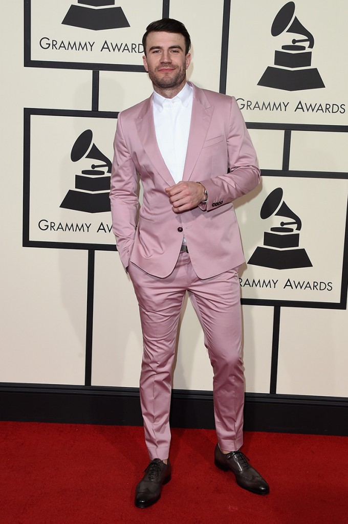Sam Hunt wearing a pink suit at the 2016 Grammy Awards