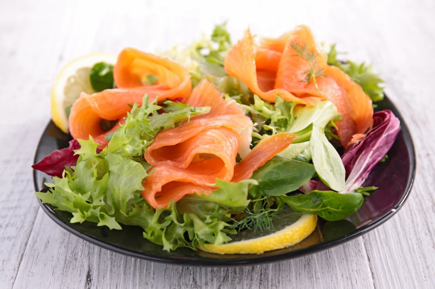 mixed green salad with smoked salmon