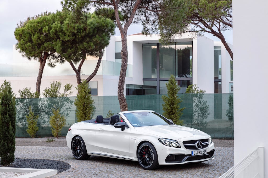 Mercedes-AMG C 63 S Cabriolet( A 205); 2016; Exterieur: designo diamantweiß bright; Interieur: AMG Leder Nappa platinweiß pearl/schwarz; Kraftstoffverbrauch kombiniert (l/100 km): 8,9, CO2-Emissionen kombiniert (g/km): 208; exterior: designo diamond white bright; interior: AMG nappa leather platinium white pearl/black; Fuel consumption, combined (l/100 km): 8.9 CO2 emissions, combined (g/km): 208