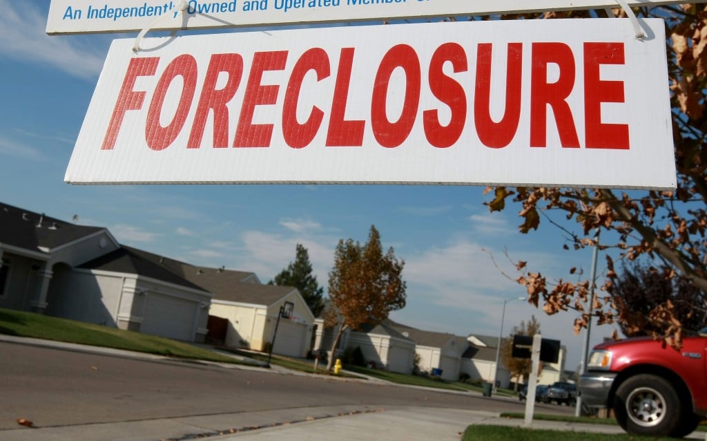 foreclosure sign