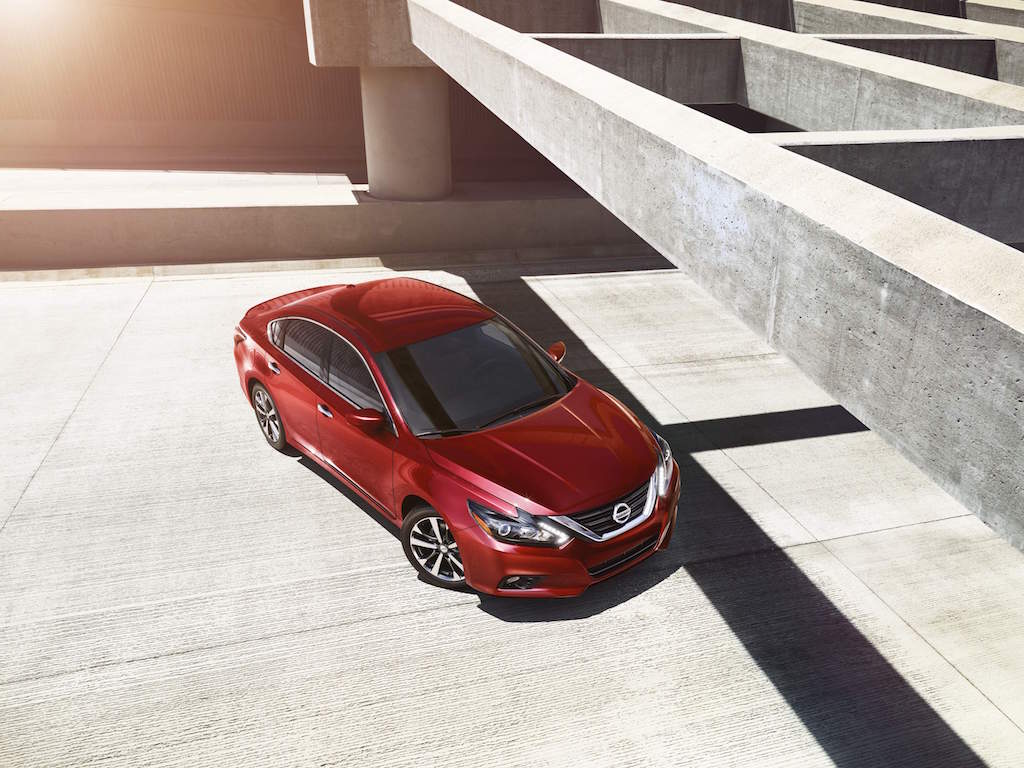 El Nissan Altima 2017 sigue la línea del nuevo lenguaje de diseño de Nissan “Energetic Flow”.