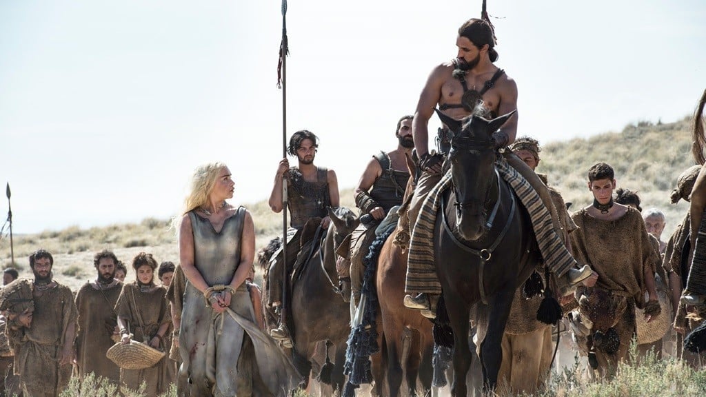 Daenerys looks up at Khal Dogo who is on a horse in front of the Dothraki - Game of Thrones