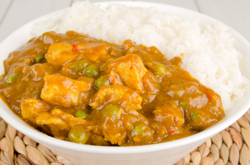 chicken and pea curry with steamed rice