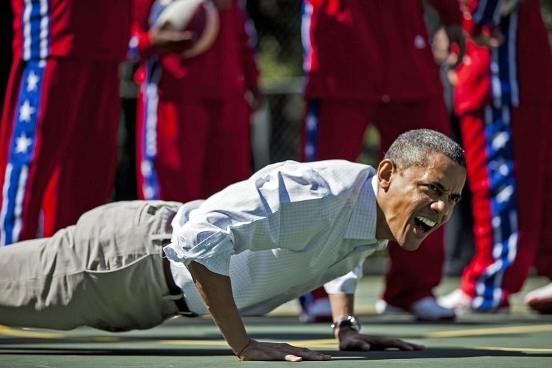 US President Barack Obama does push-ups