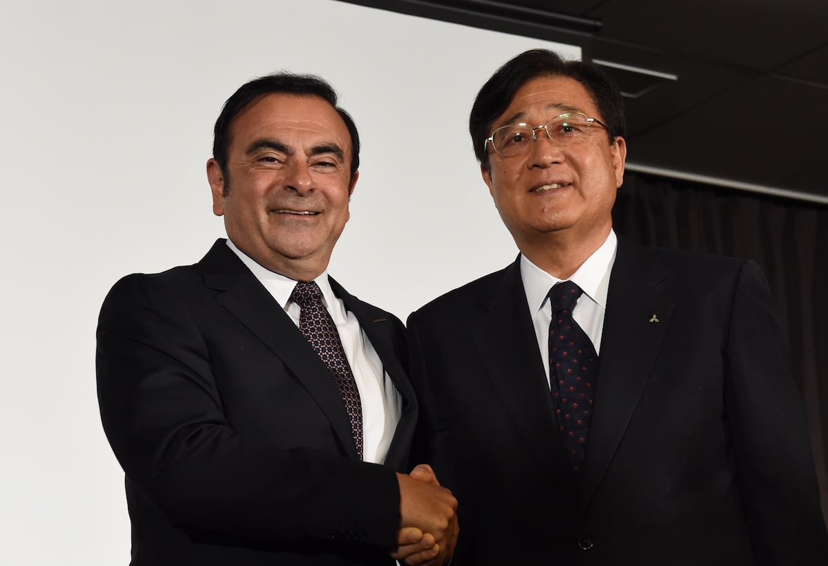 Men shaking hands, Nissan and Mitsubishi partnership