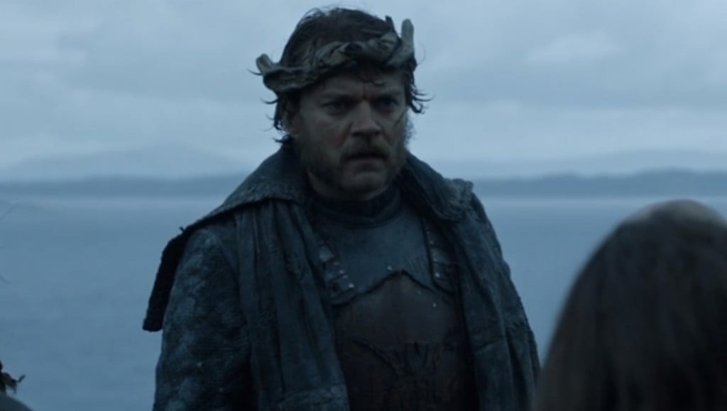 Euron Greyjoy, wearing a driftwood crown, and looking to the right of the frame