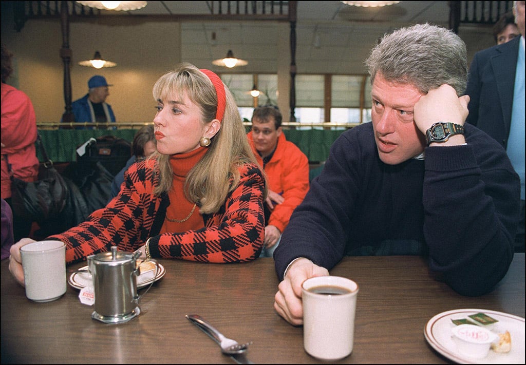 Bill and Hillary Clinton relax during a campaign sto pin 1992