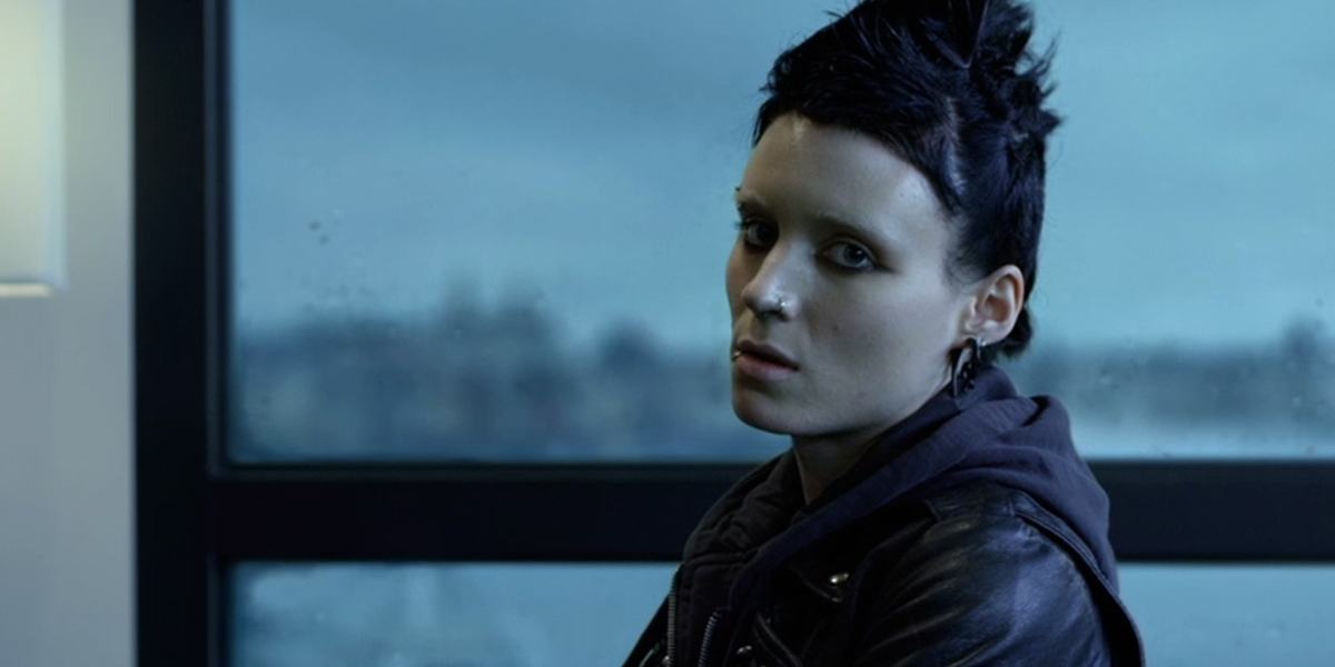 Rooney Mara looking towards the left in 'The Girl With the Dragon Tattoo'.