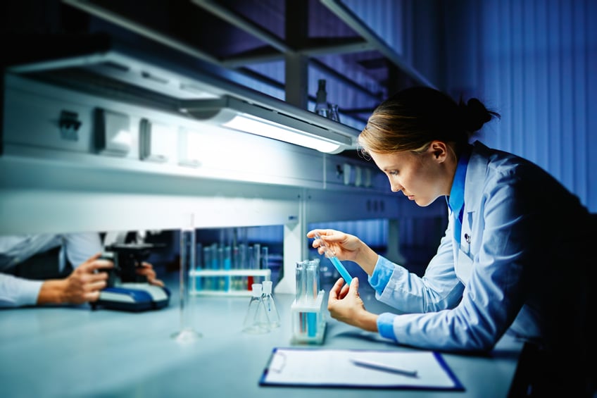 lab worker studing virus