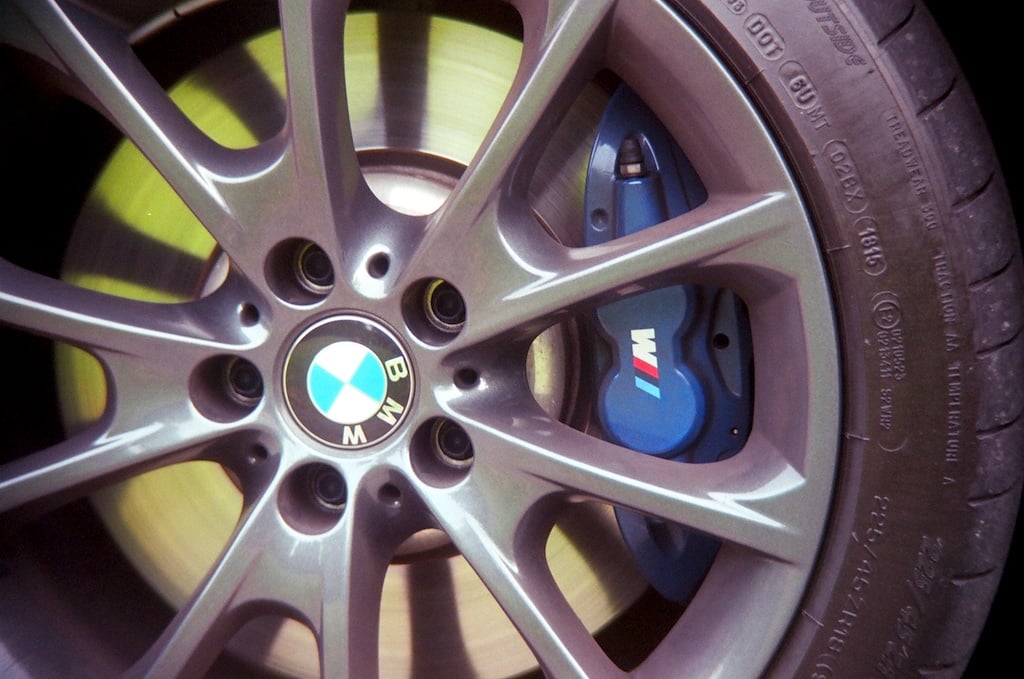 2016 BMW 340i wheel with brake fade compensation system
