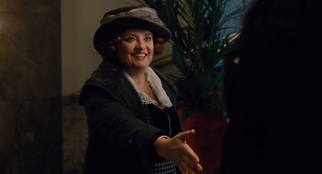 Etta Candy meets Wonder Woman for the first time