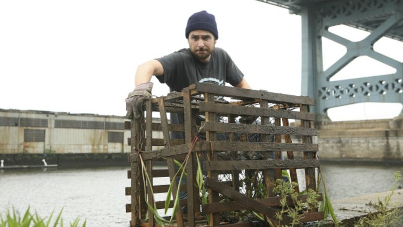 Charlie from <em>It's Always Sunny in Philadelphia</em> tries crab fishing, one of our unwanted high-paying jobs.