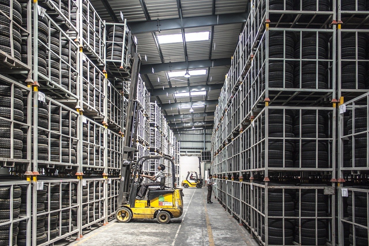 Man operates forklift in a warehouse