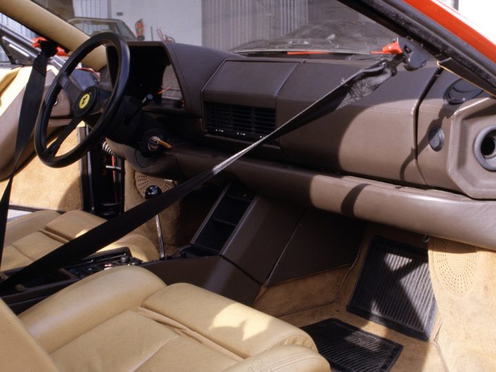 Ferrari Testarossa interior