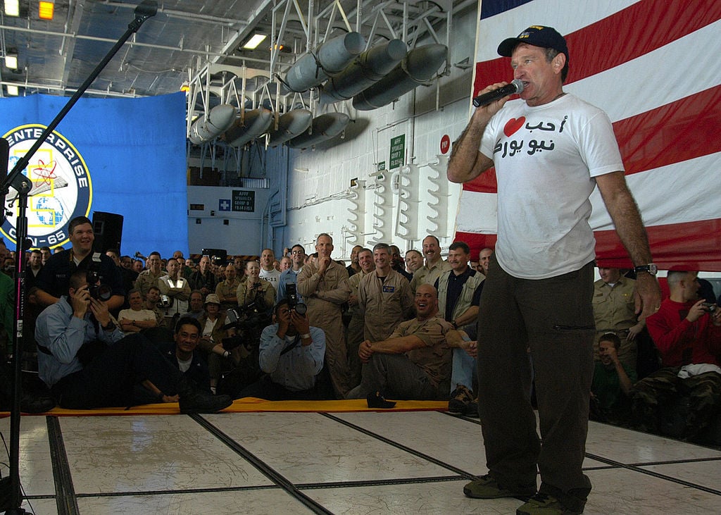 Robin William performs at a USO show