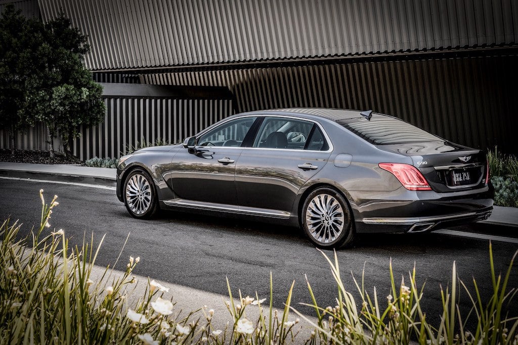 2017 Genesis G90