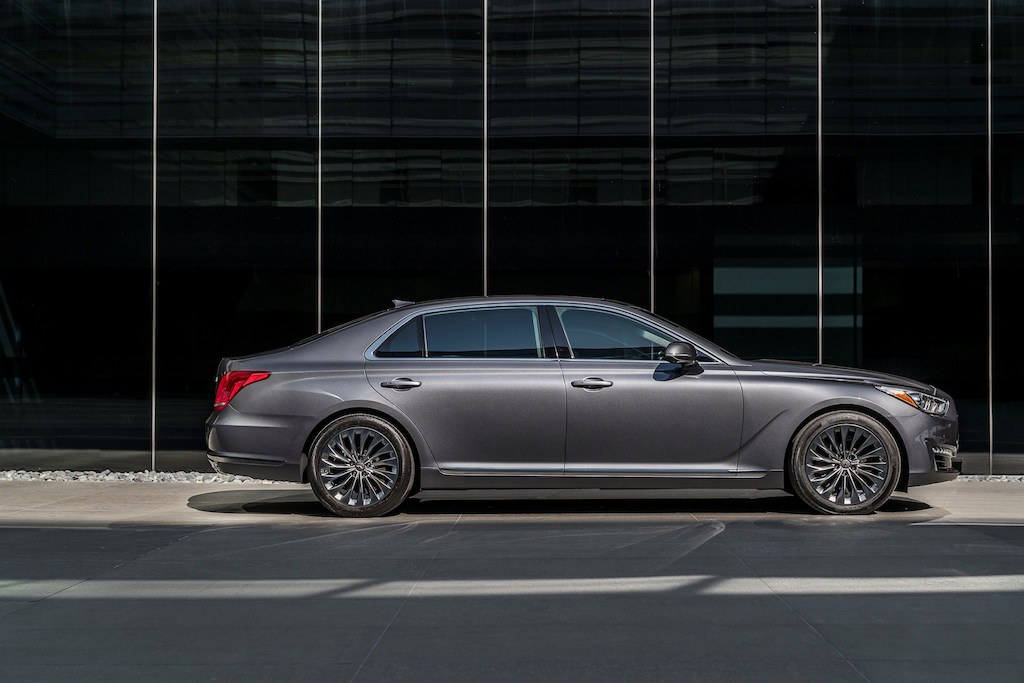 2017 Genesis G90