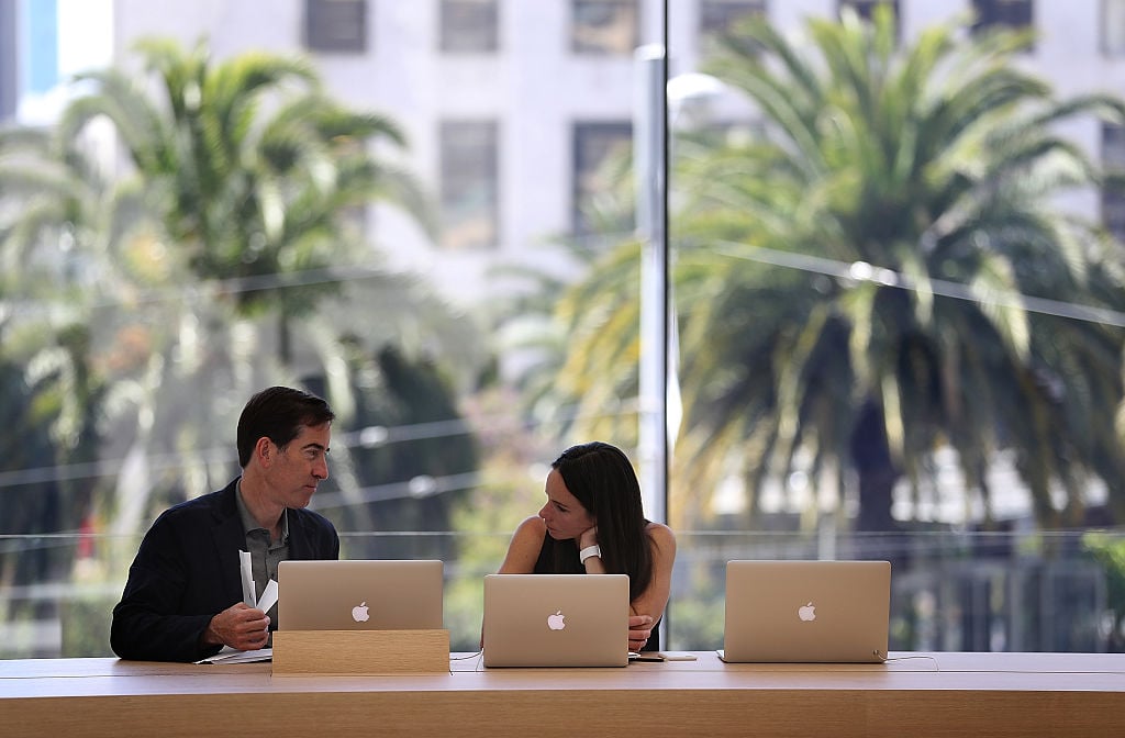 Apple Opens New Flagship Store