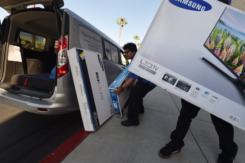 Best Buy staff load a television during a Black Friday sale in Los Angeles, California on November 27, 2015. The US holiday shopping season kicks off with "Black Friday" -- the day after the Thanksgiving holiday -- with a frenzy expected at stores around the country as retailers slash prices. AFP PHOTO/ MARK RALSTON / AFP / MARK RALSTON